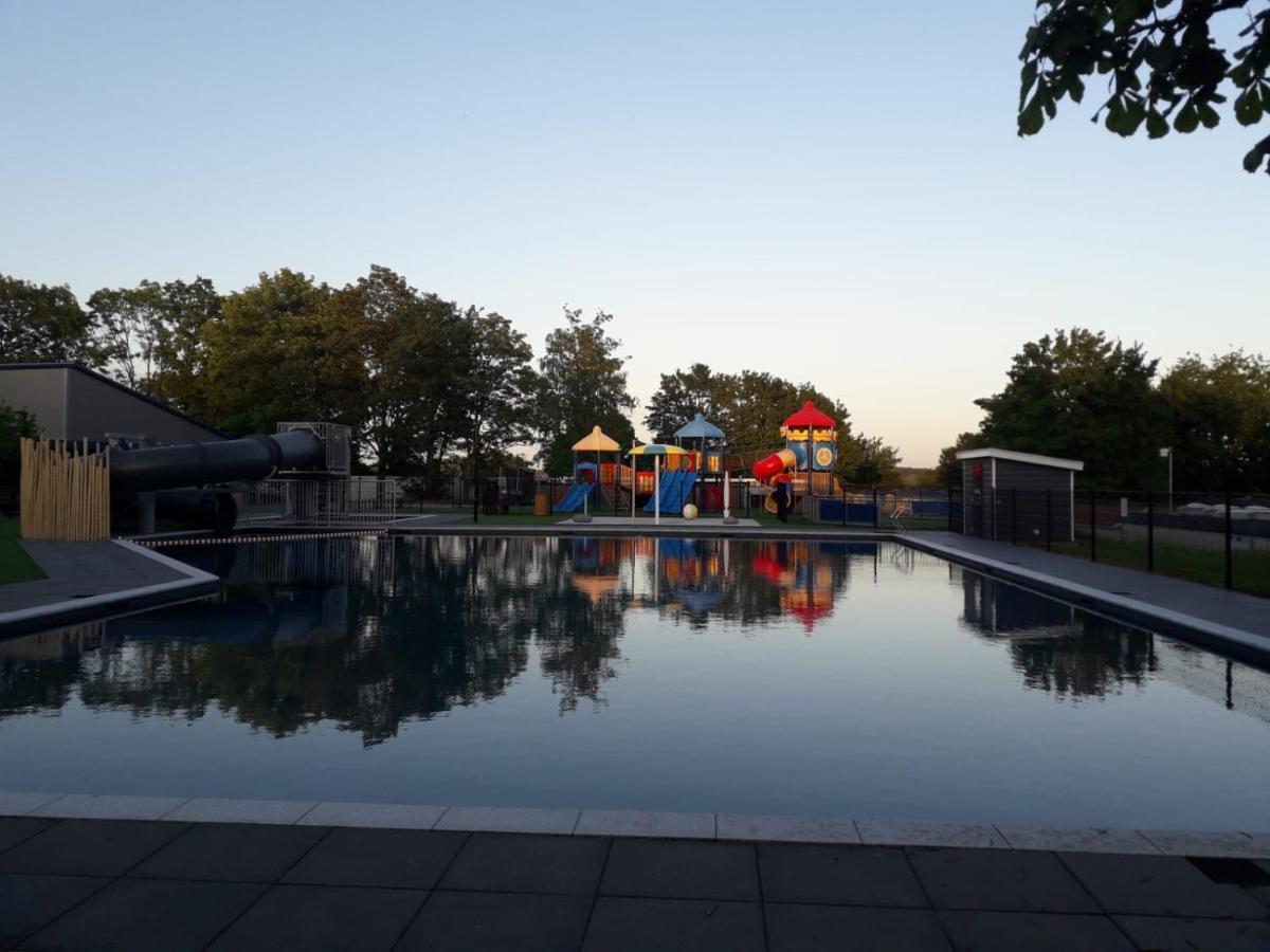 Ferienhaus / Chalet / Bungalow Am See, Holland, Niederlande, Lathum エクステリア 写真