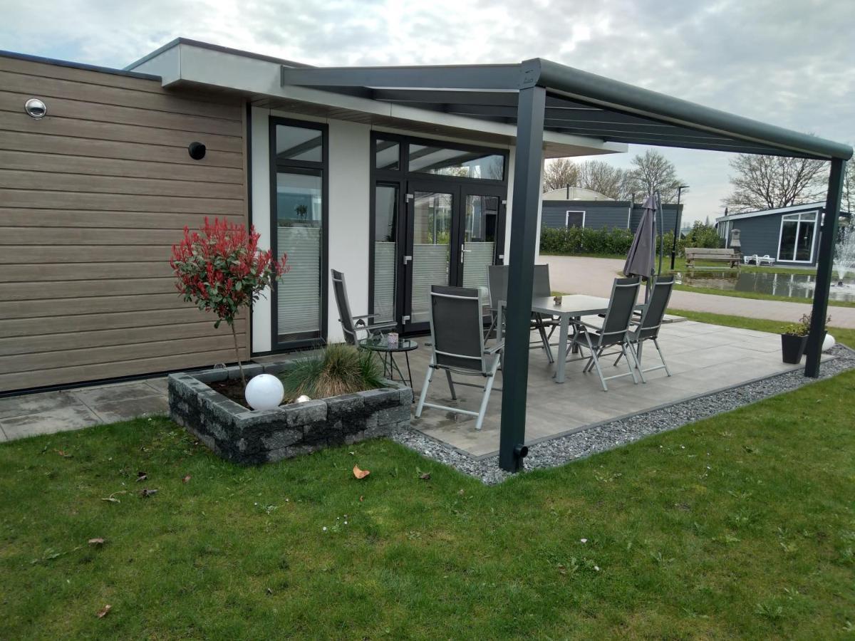 Ferienhaus / Chalet / Bungalow Am See, Holland, Niederlande, Lathum エクステリア 写真