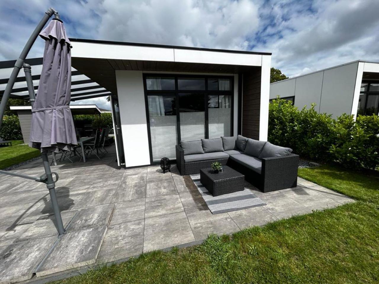 Ferienhaus / Chalet / Bungalow Am See, Holland, Niederlande, Lathum エクステリア 写真