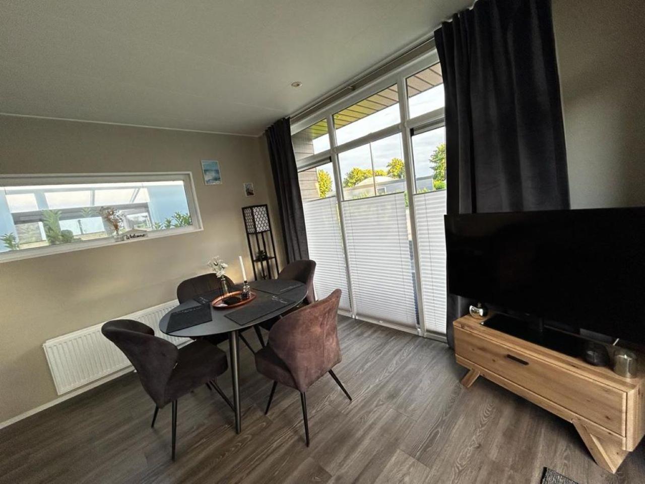 Ferienhaus / Chalet / Bungalow Am See, Holland, Niederlande, Lathum エクステリア 写真