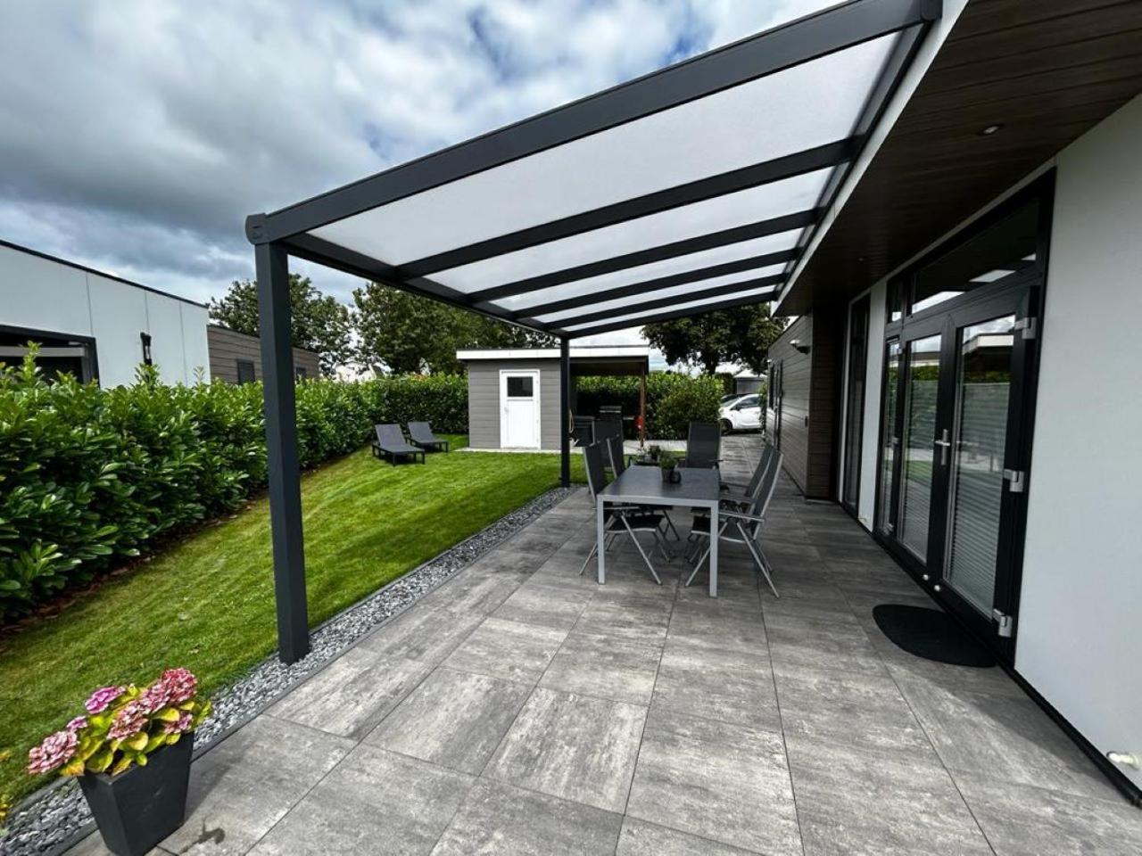 Ferienhaus / Chalet / Bungalow Am See, Holland, Niederlande, Lathum エクステリア 写真